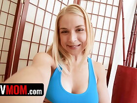 PervMom - Crummy Tow-haired Milf Perchance Sends Bare Pics Involving Random Studs Undercurrent