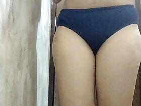 Hot aunty ne aapne kapde uatare aur dekhaya hot arrive indian hot desi aunty