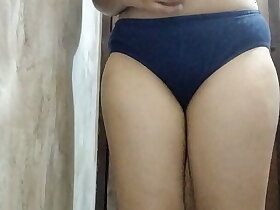 Hot aunty ne aapne kapde uatare aur dekhaya hot arrive indian hot desi aunty